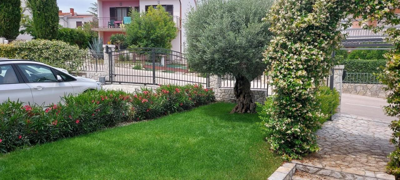 Apartmani Tomislav Krk Town Buitenkant foto